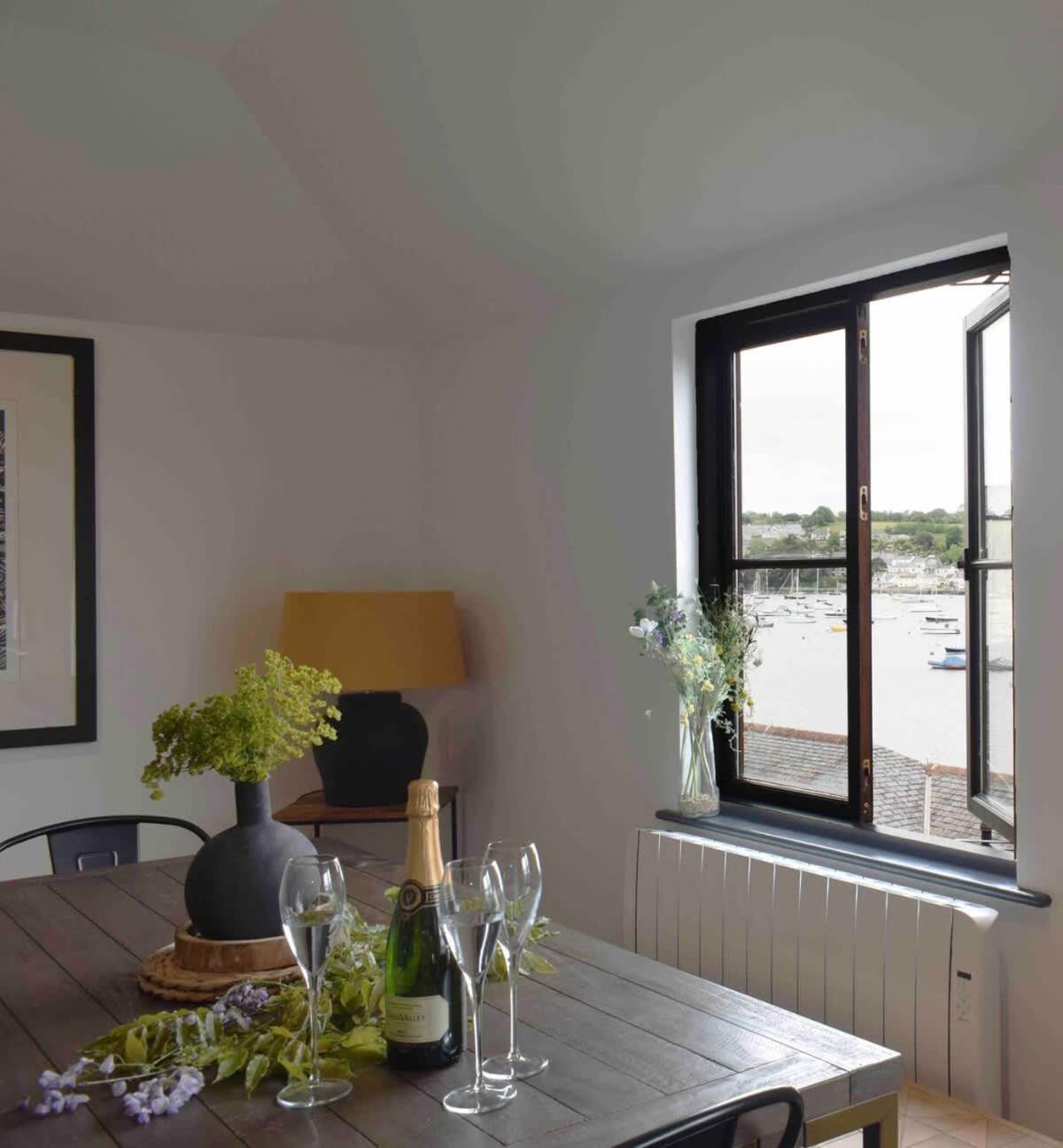 Stunning Waterfront Apartment With Spectacular Views & Parking At 'Captains Loft' Falmouth Luaran gambar
